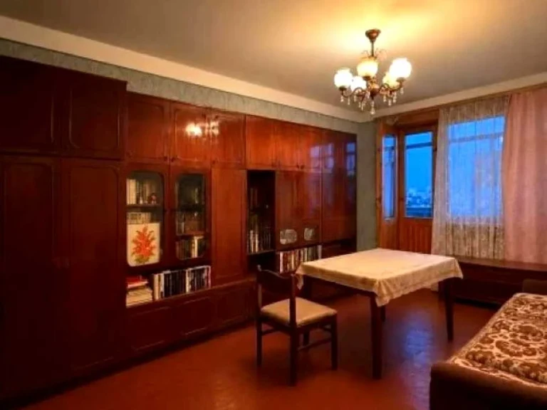 Квартира. Харків, Ахсарова вул.