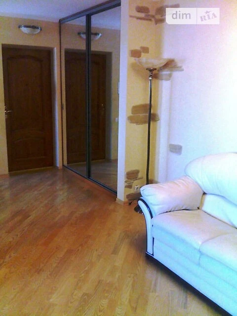 Продаж 3к квартири 82 кв. м на вул. Драгоманова 17 • ID 3481