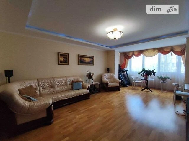 Продаж 3к квартири 105.1 кв. м на вул. Братства тарасівців 1