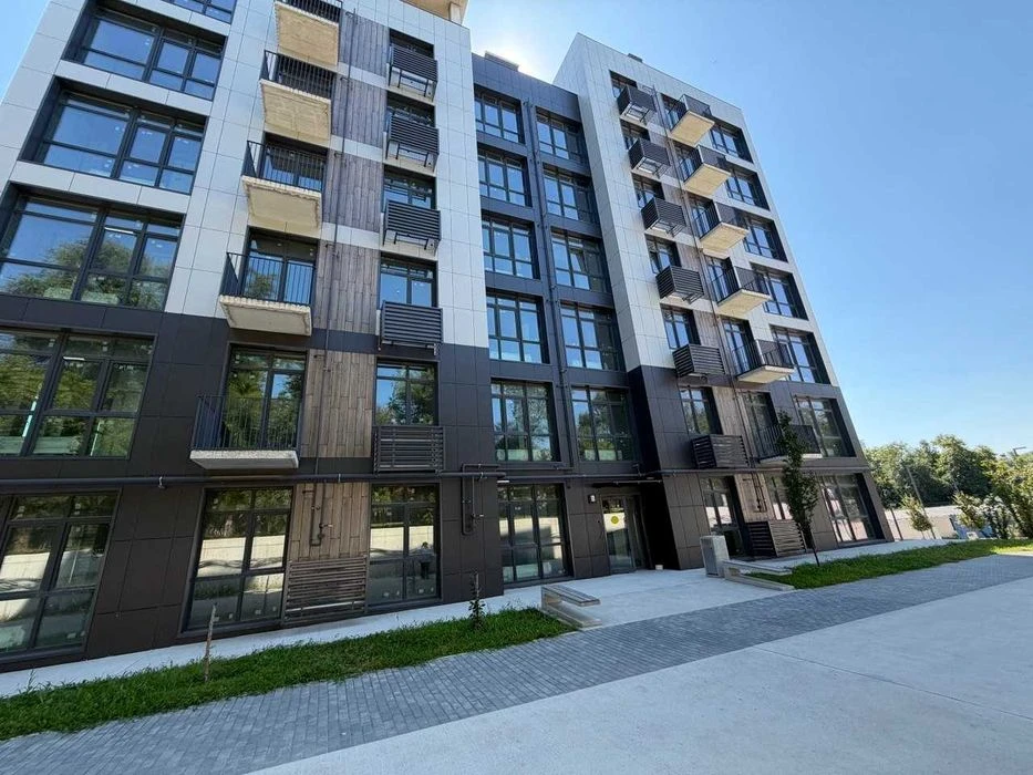 Продам 2-комнатную квартиру в новострое в центре (ЖК Форест