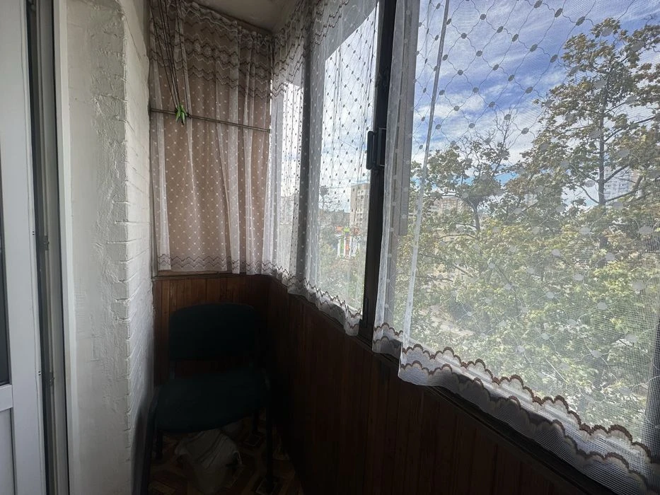 Продам 1к квартиру цегляний теплий будинок  м. Дарниця Черні