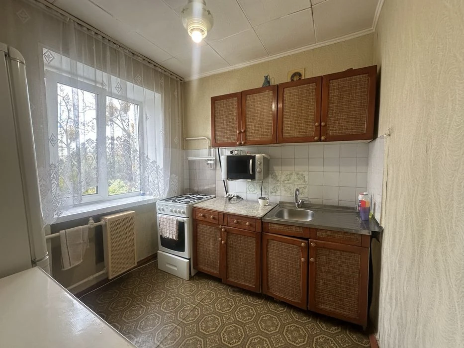 Продам 1к квартиру цегляний теплий будинок  м. Дарниця Черні