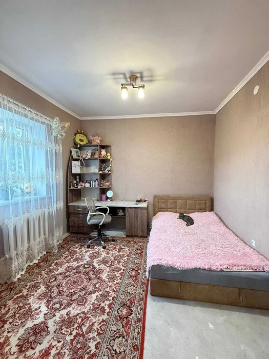 Продаж будинку на вул. Чумацькій — 10 соток та все необхідне