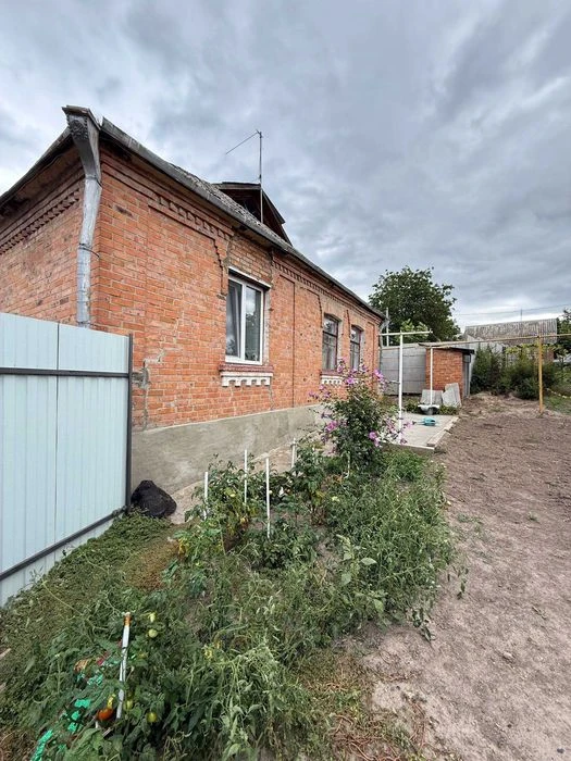 Продаж будинку на вул. Чумацькій — 10 соток та все необхідне
