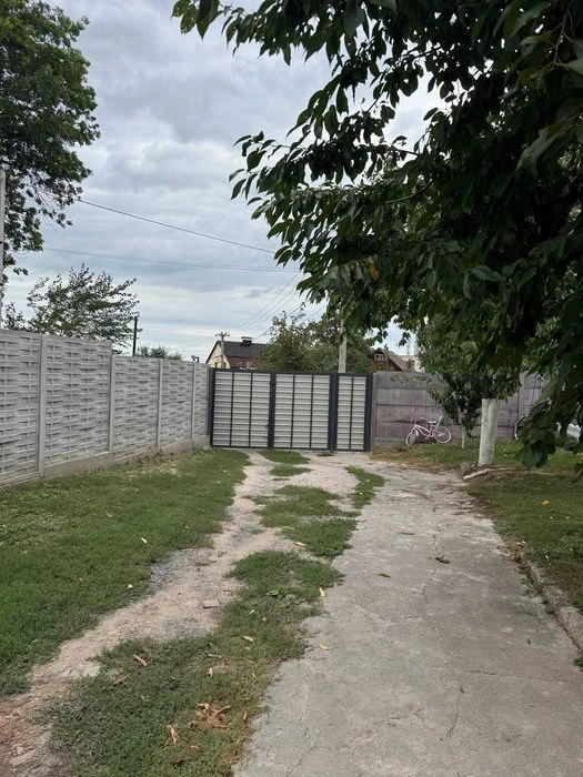 Продаж будинку на вул. Чумацькій — 10 соток та все необхідне