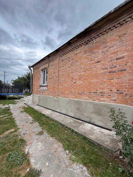 Продаж будинку на вул. Чумацькій — 10 соток та все необхідне