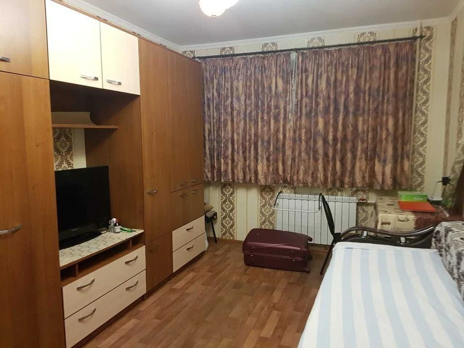 Продам 3 кімнатну квартиру, Оболонь, вул. Прирічна 19.