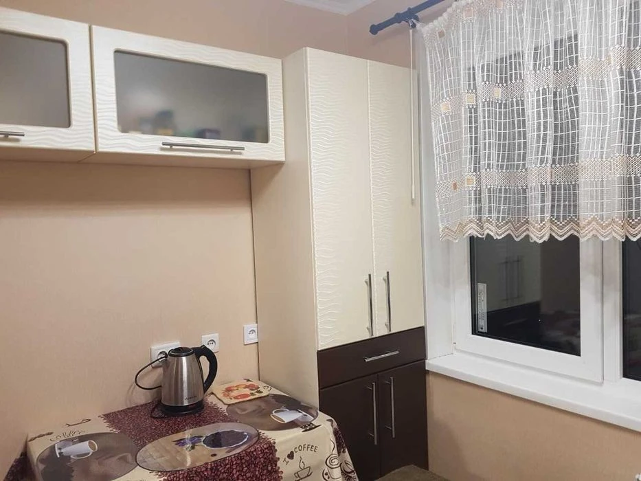Продам 3 кімнатну квартиру, Оболонь, вул. Прирічна 19.