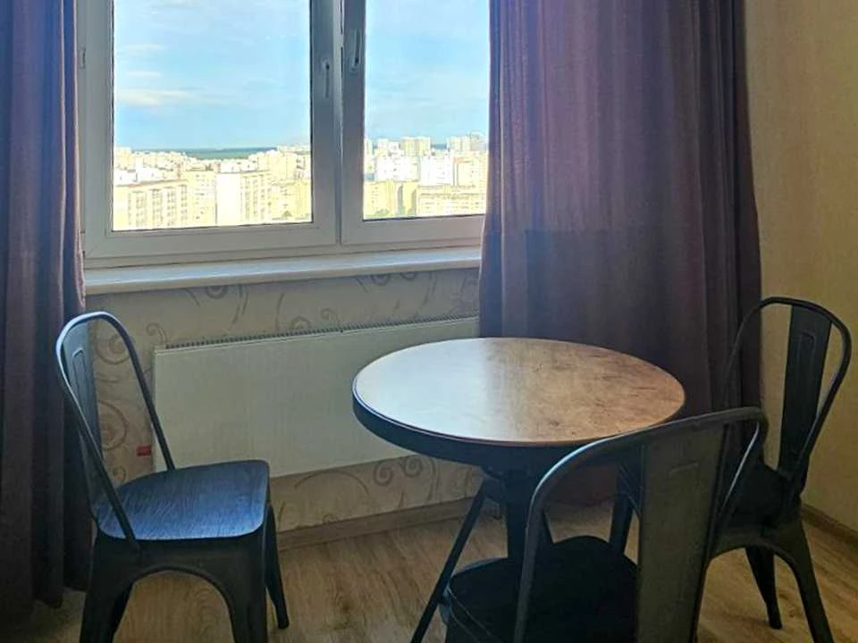 Квартира. Київ, Драгоманова вул.