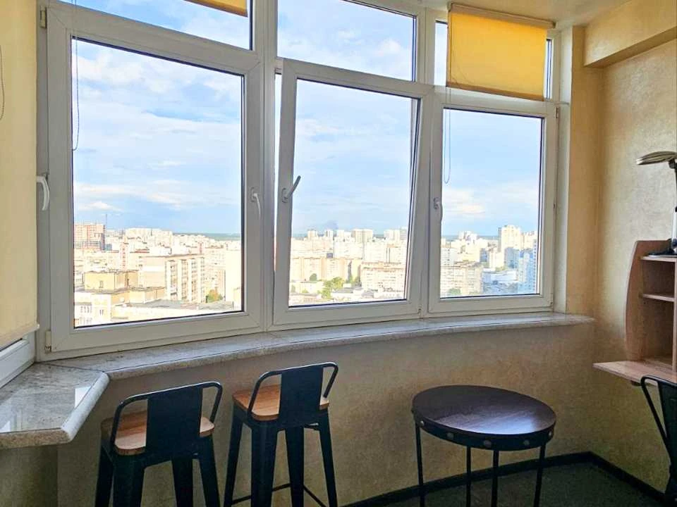 Квартира. Київ, Драгоманова вул.