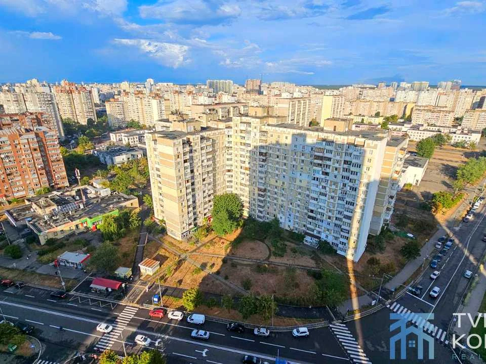 Квартира. Київ, Драгоманова вул.