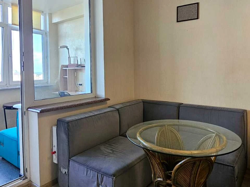 Квартира. Київ, Драгоманова вул.