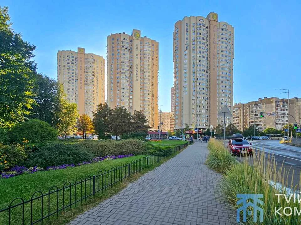 Квартира. Київ, Драгоманова вул.