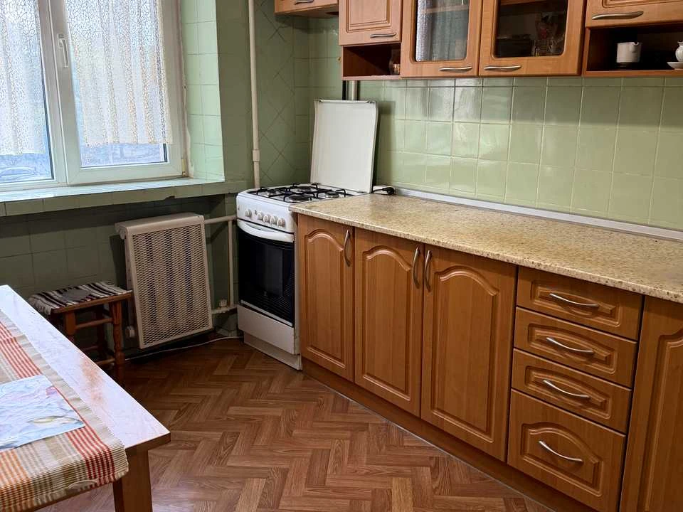 Квартира. Київ, Симиренка вул.