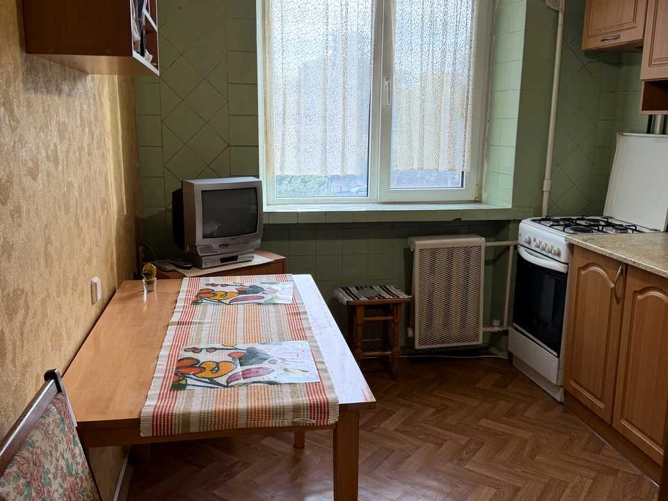 Квартира. Київ, Симиренка вул.