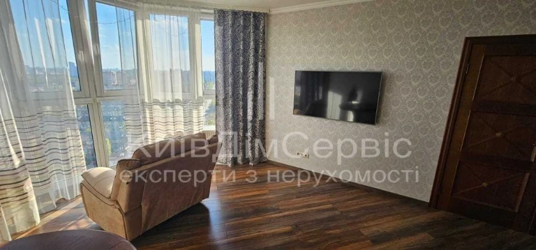 БЕЗ % Продам 2к 73 м2 Поправки Черчиля Хоткевича метро Черні