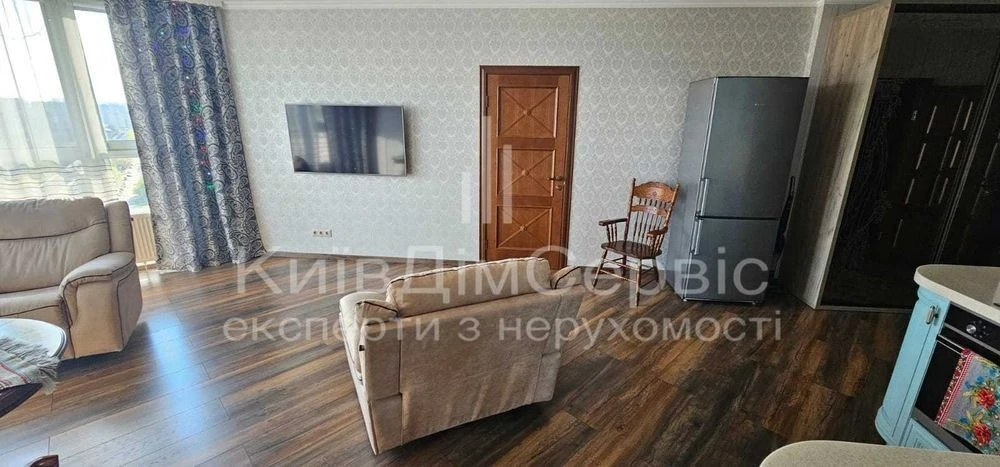 БЕЗ % Продам 2к 73 м2 Поправки Черчиля Хоткевича метро Черні