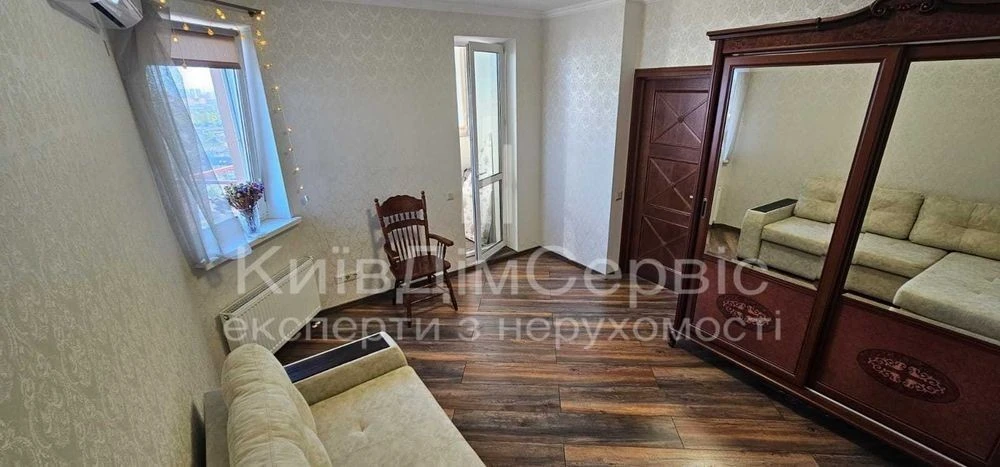 БЕЗ % Продам 2к 73 м2 Поправки Черчиля Хоткевича метро Черні