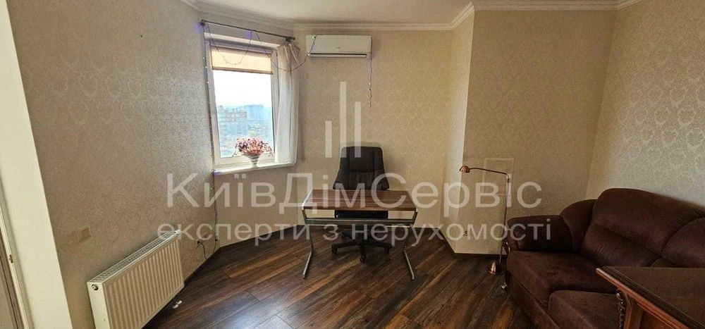 БЕЗ % Продам 2к 73 м2 Поправки Черчиля Хоткевича метро Черні