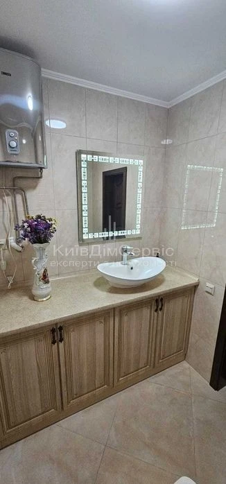 БЕЗ % Продам 2к 73 м2 Поправки Черчиля Хоткевича метро Черні