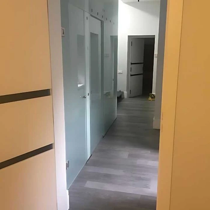 Продается 4-комнатная квартира в центре.