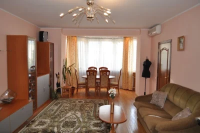Продаж трикімнатної квартири, метро, ремонт, вул. Левка Лукʼ