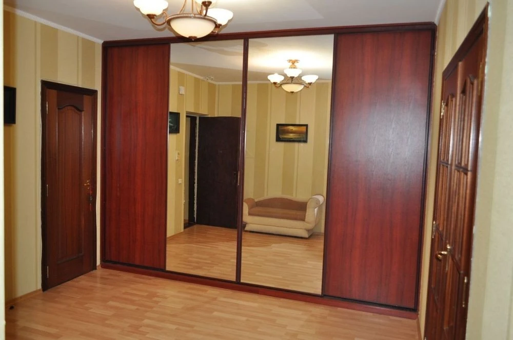 Продаж трикімнатної квартири, метро, ремонт, вул. Левка Лукʼ