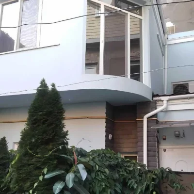 Продается 4-комнатная квартира в центре.