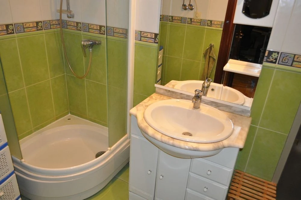 Продаж трикімнатної квартири, метро, ремонт, вул. Левка Лукʼ