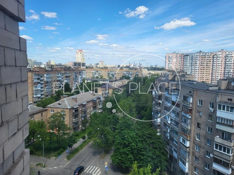 Продам 2к. квартиру Вул. Юрія Литвинського 64 Дарниця