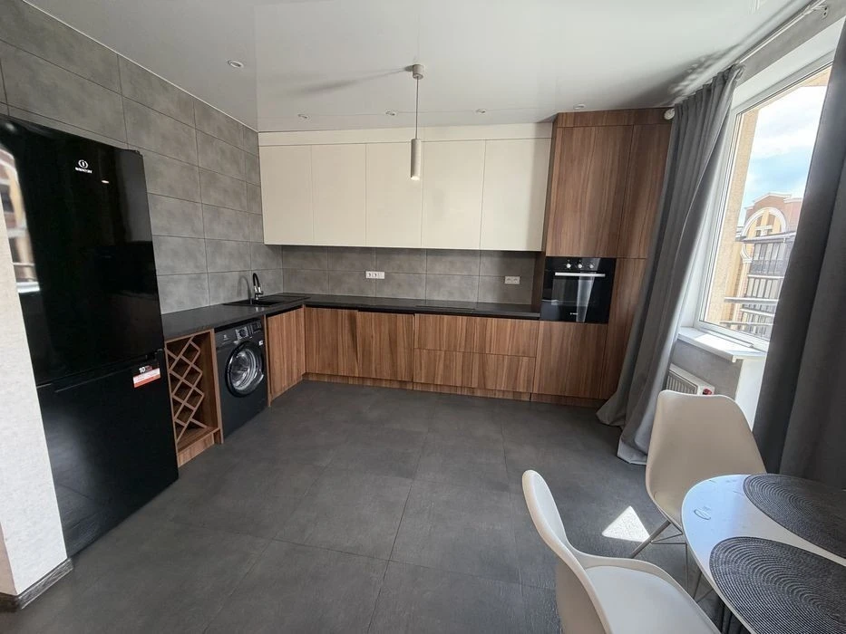 Продаж 3к, 2-х рівневої квартири в жк Кришталеві джерела.
