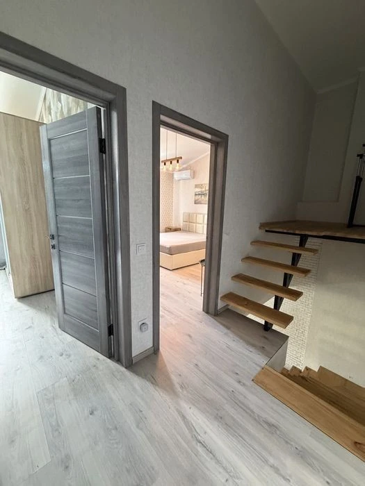 Продаж 3к, 2-х рівневої квартири в жк Кришталеві джерела.