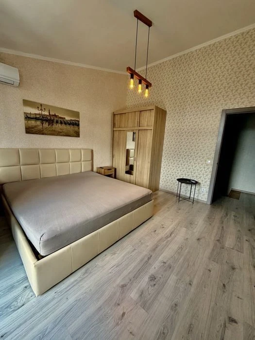 Продаж 3к, 2-х рівневої квартири в жк Кришталеві джерела.