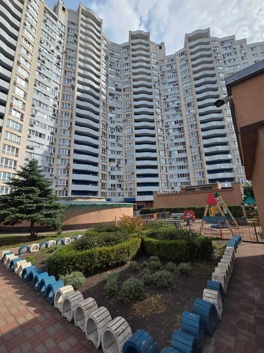 ЖК Зелений Острів 1", вул. Ігоря Сікорського 1. метро Берест