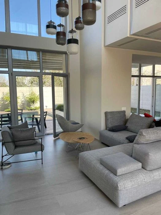 modern house, swimming pool, shelter, garage, Sauvignon