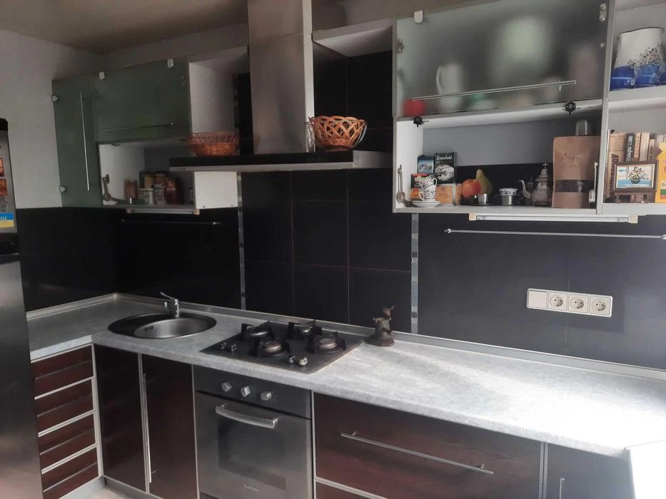 Продаж 3 кімн. квартири з ремонтом, роздільні кімнати