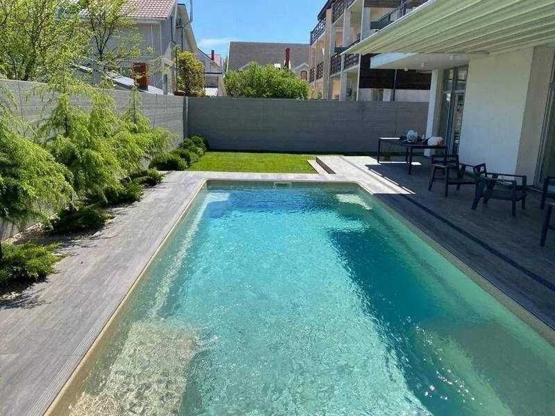 modern house, swimming pool, shelter, garage, Sauvignon