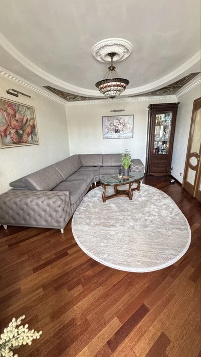 Власник!Продаж 3к кв 98 м кв вул.Квітова + 2 паркомісця+ ком