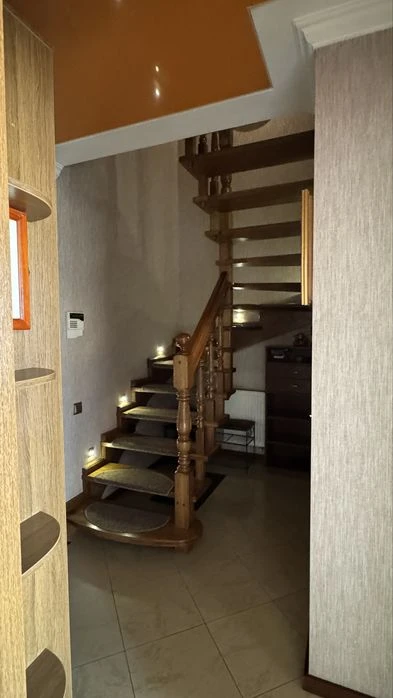 Власник!Продаж 3к кв 98 м кв вул.Квітова + 2 паркомісця+ ком