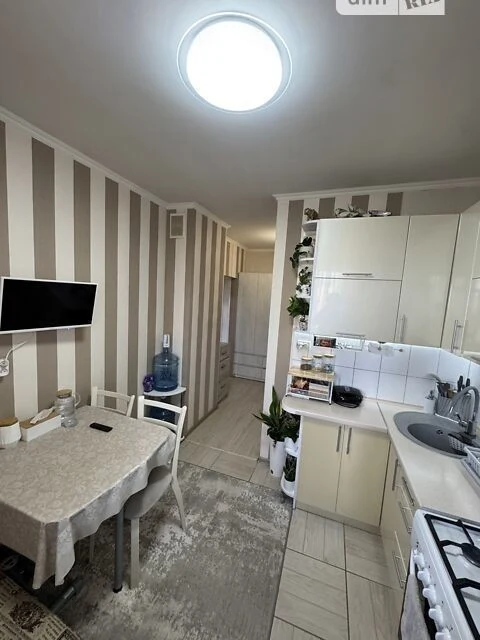 Продаж 1к квартири 32 кв. м на вул. Райдужна 47 • ID 3482078