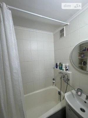 Продаж 1к квартири 32 кв. м на вул. Райдужна 47 • ID 3482078
