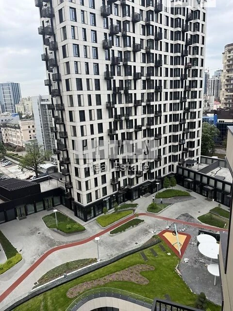 Продаж 3к квартири 132 кв. м на вул. Василя Тютюнника 41 • I
