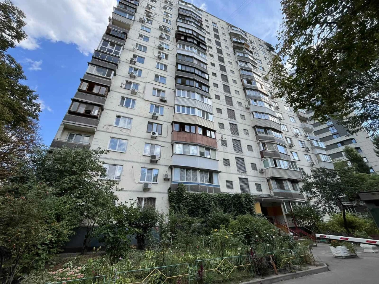 Продажа 1-комнатной квартиры 33.3 м², Патриарха Мстислава Ск