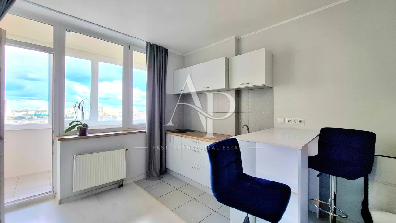No commission% Sale of a modern studio apartment with renovation in the new