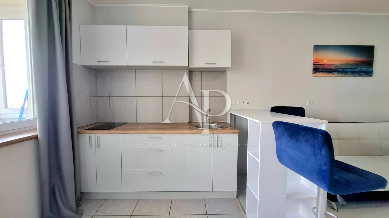 No commission% Sale of a modern studio apartment with renovation in the new