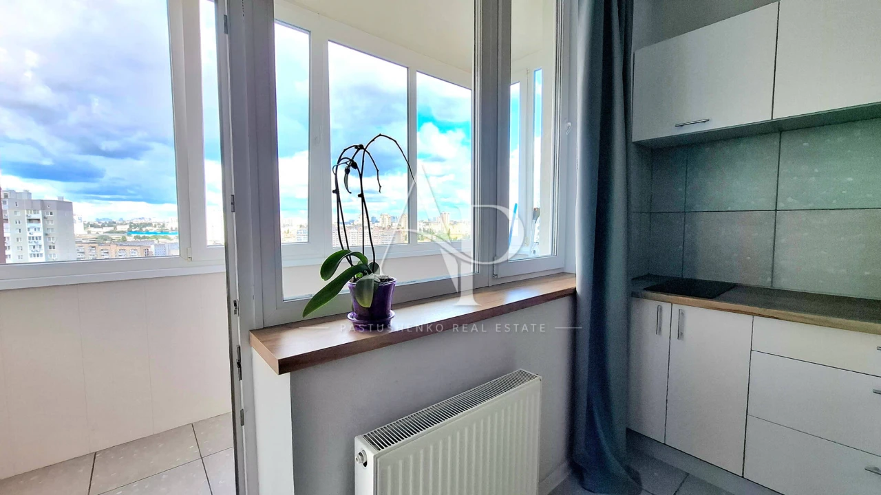 No commission% Sale of a modern studio apartment with renovation in the new