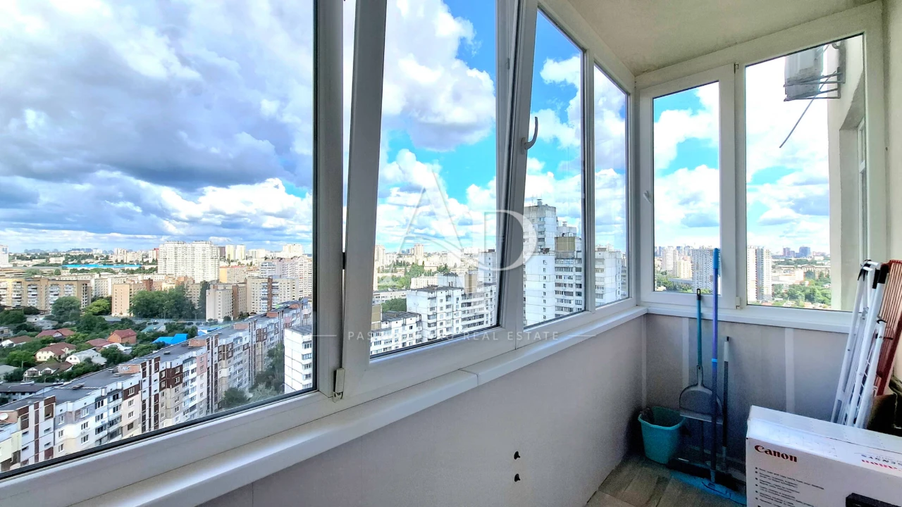 No commission% Sale of a modern studio apartment with renovation in the new