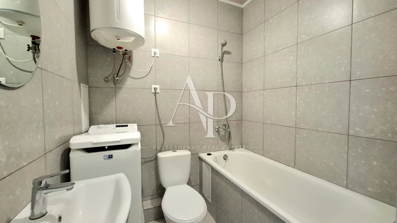 No commission% Sale of a modern studio apartment with renovation in the new