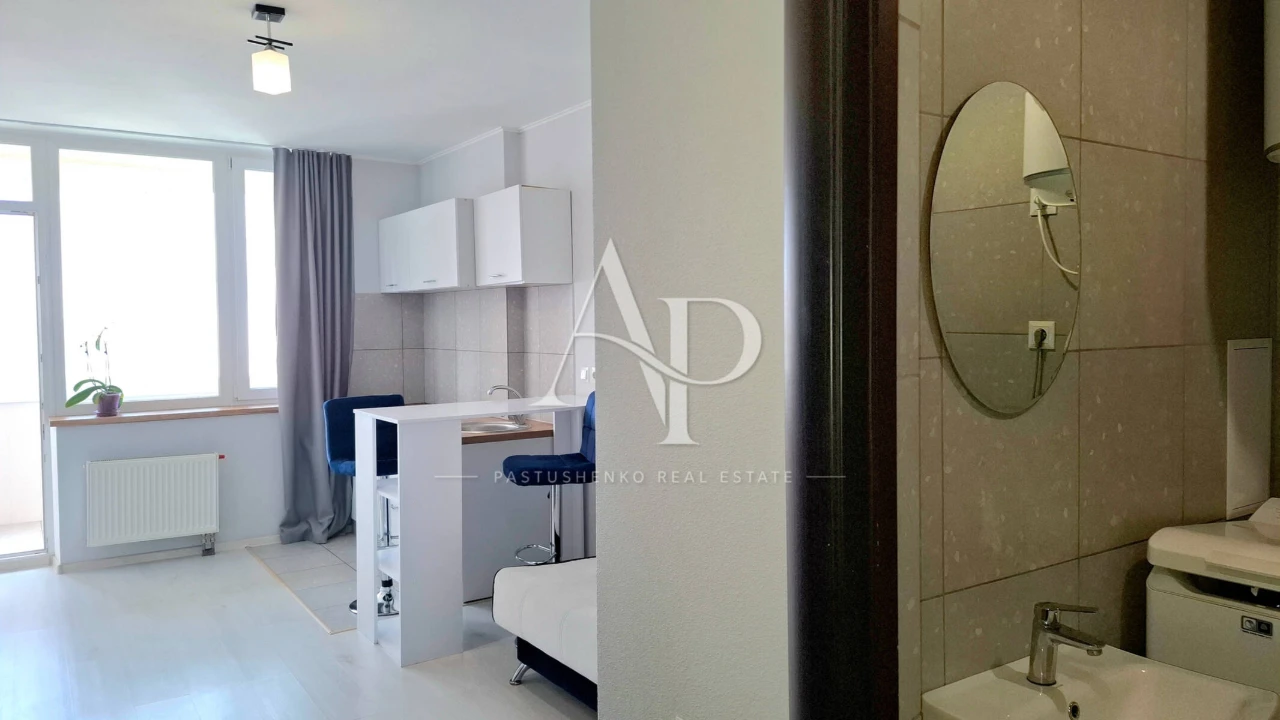 No commission% Sale of a modern studio apartment with renovation in the new