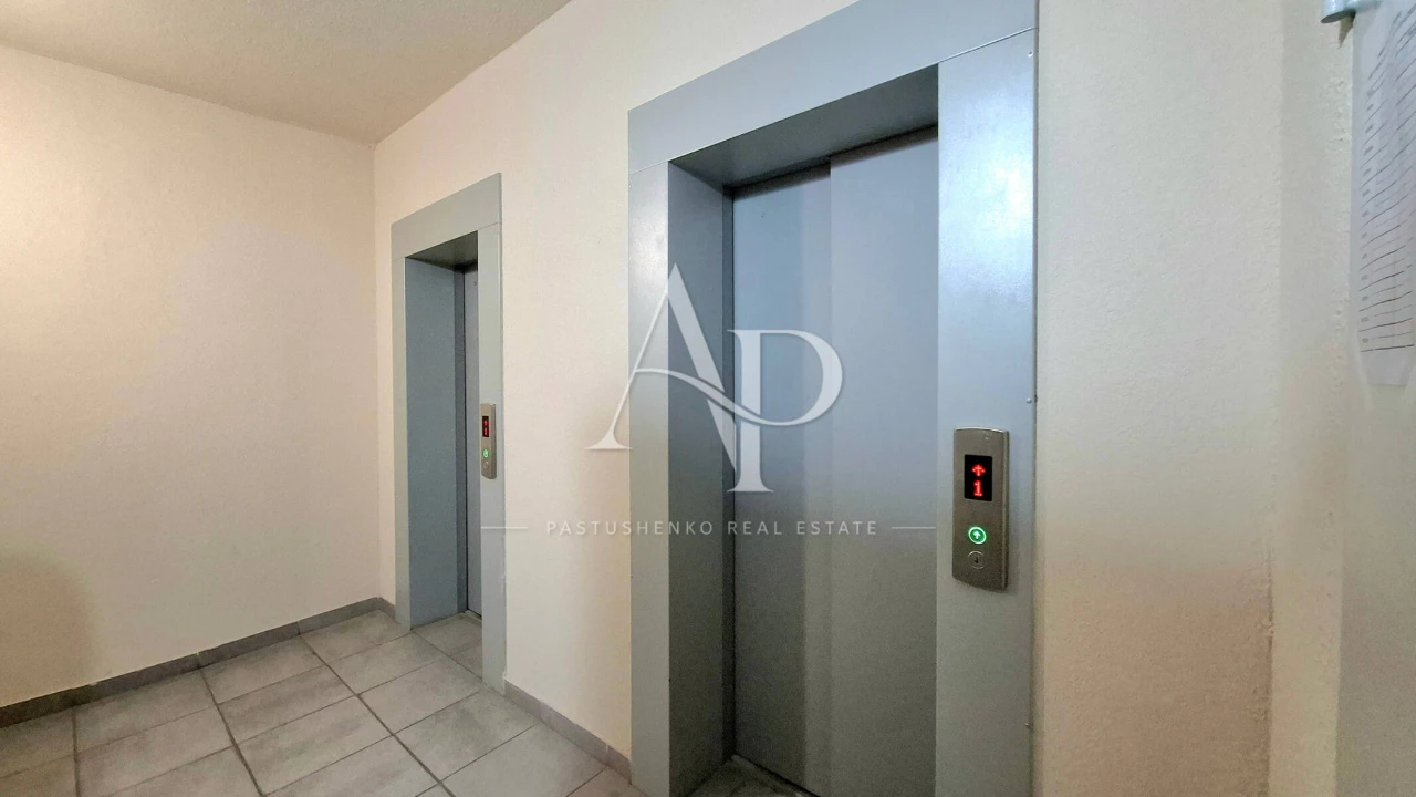 No commission% Sale of a modern studio apartment with renovation in the new